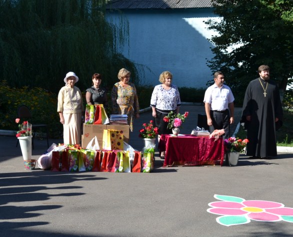 1 сентября клирики Калачеевского благочиния посетили торжественные линейки в школах