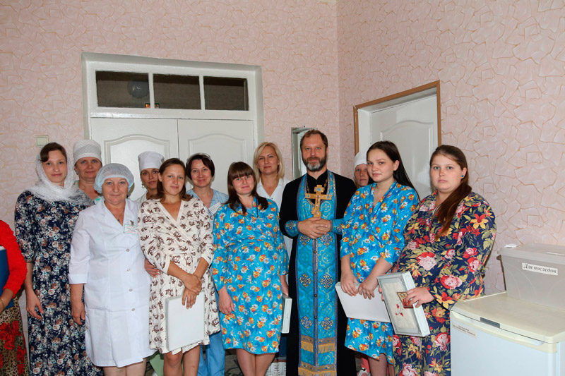 Священнослужитель совершил молебен в родильном отделении Калачеевской ЦРБ