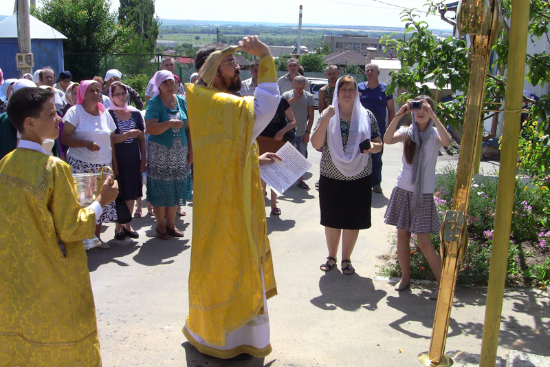 Освящение новосооруженного креста на куполе храма св. мч. Иоанна Воина