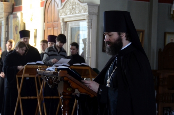 Во вторник первой седмицы Великого поста Преосвященнейший епископ Андрей молился за уставным богослужением