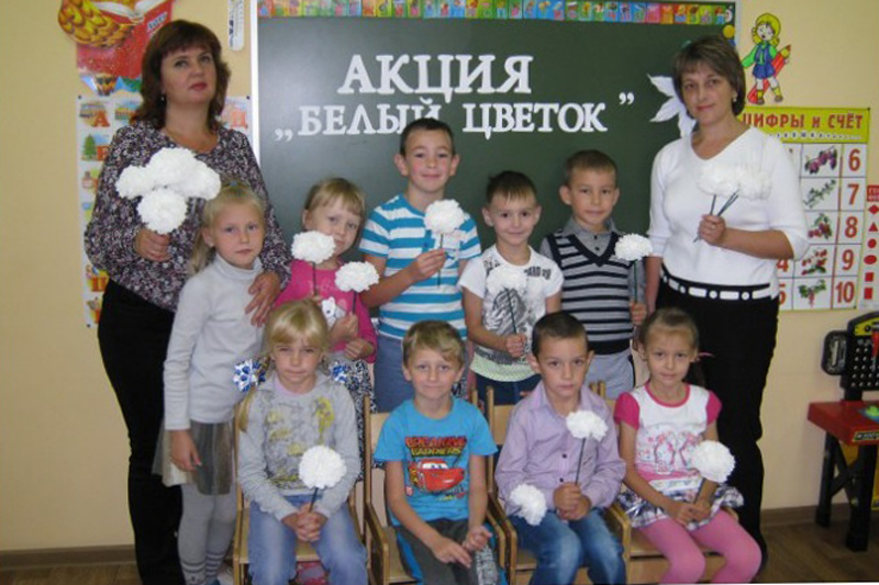 Репьевский детсад принял участие в благотворительной акции «Белый цветок»