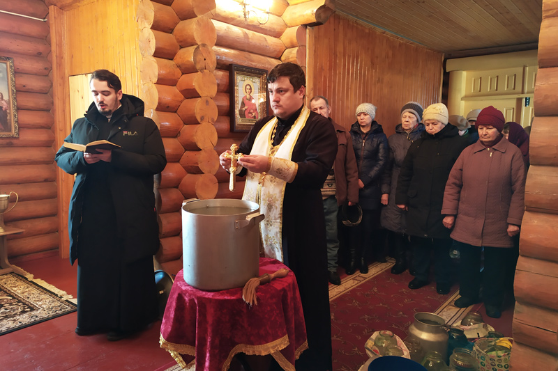 Освящение воды по сельским приходам Богучарского благочиния