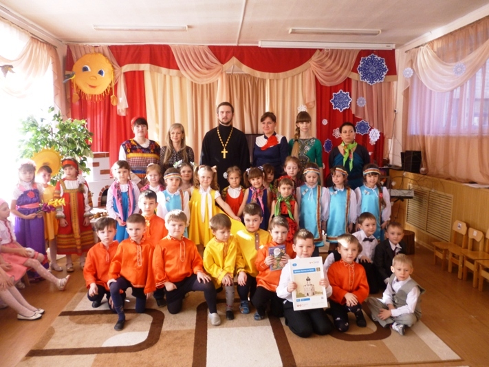 18 февраля благочинный Россошанского церковного округа иерей Василий Гайков посетил Россошанский МКДОУ ЦРР д/с № 5