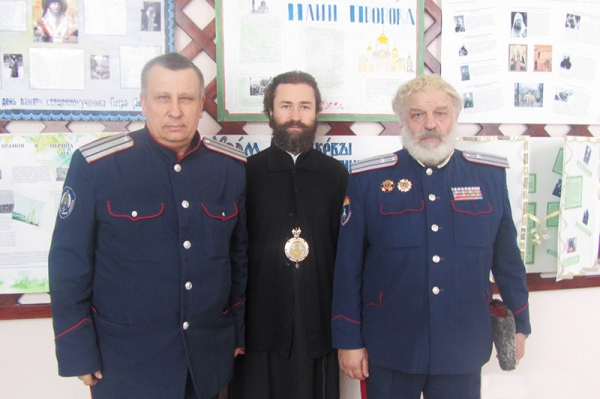 Епископ Россошанский и Острогожский Андрей встретился с казаками