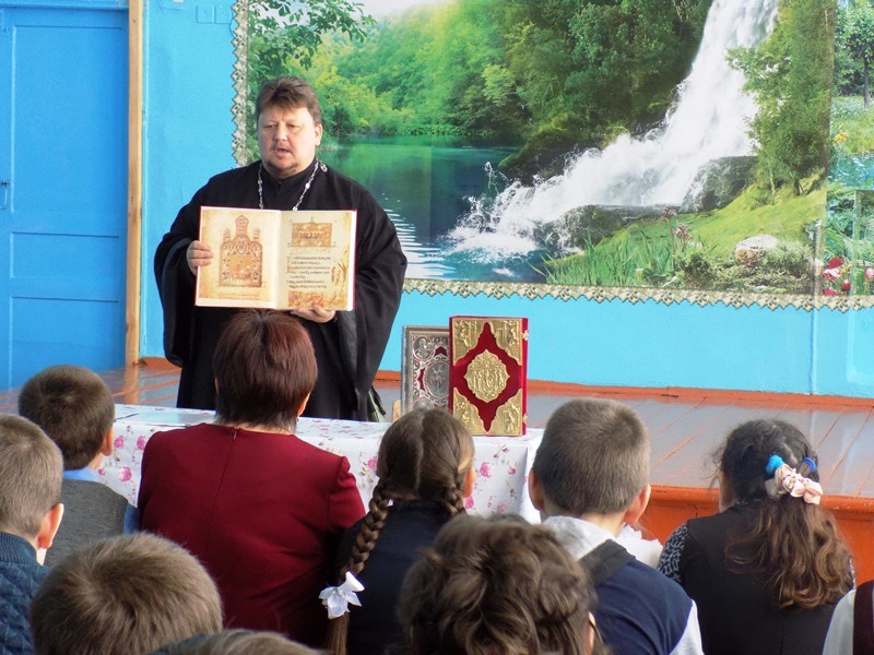 Школьникам рассказали о важности чтения Священного Писания