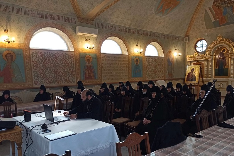 Монашествующие Россошанской епархии приняли участие в в онлайн-конференции регионального этапа Митрофановских чтений