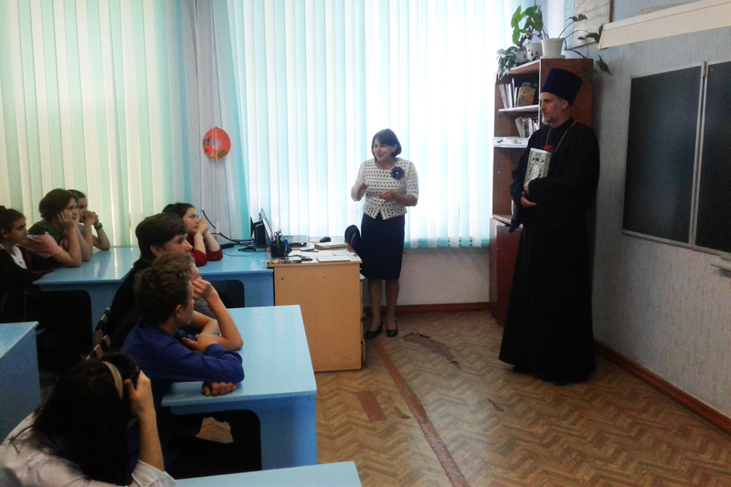 Иерей Евгений Чайкин посетил Луговскую школу