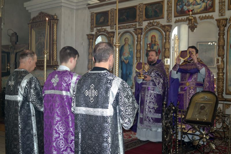 В храме святого мученик Иоанна Воина г. Богучара молитвенно встретили праздник Торжество Православия