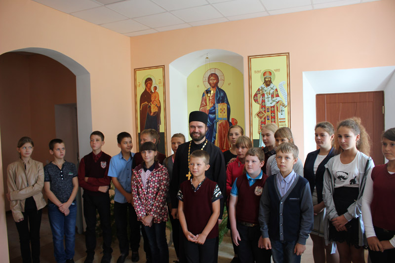 Ученики с. Лозовое посетили выставку, посвященную новомученикам за веру Христову