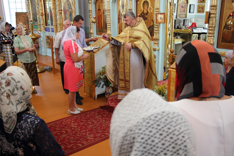 Воскресное богослужение в Казанском храме