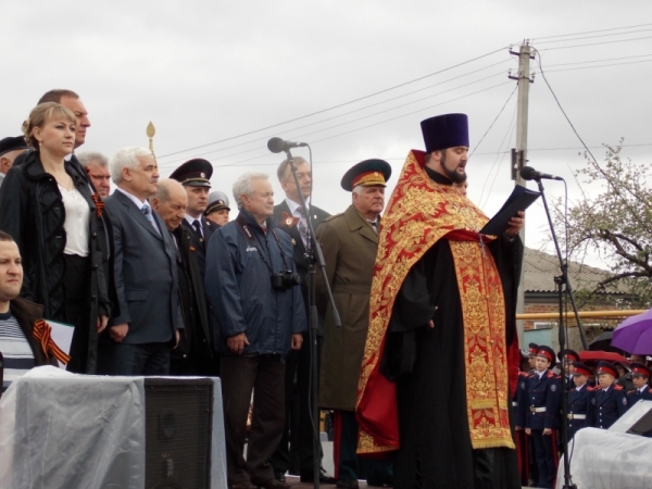 В день памяти Георгия Победоносца в Верхнем Мамоне открыли стелу в честь признания райцентра населенным пунктом воинской доблести