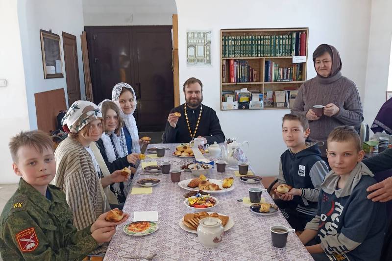 В день памяти 40 Севастийских мучеников в Воскресной школе Михайло-Архангельского храма прошло чаепитие
