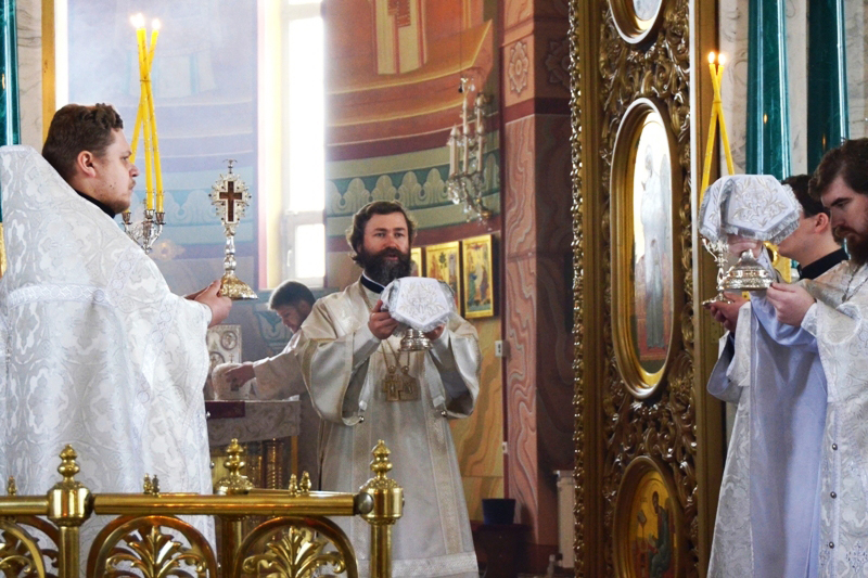 Во Вселенскую родительскую субботу Преосвященнейший епископ Россошанский и Острогожский Андрей совершил богослужение