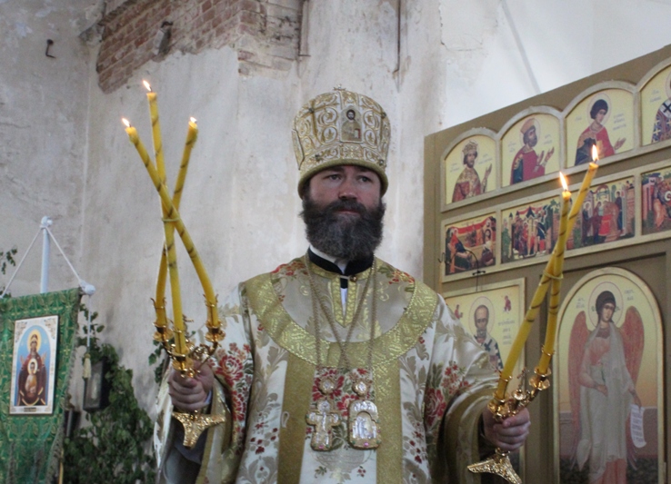 Первая за 83 года Литургия в Свято-Духовском храме с.Петренково