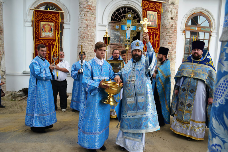 Глава Россошанское епархии возглавил богослужение в день Успения Пресвятой Богородицы