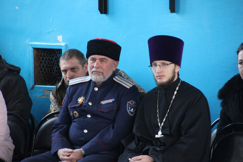 Священник побывал на соревновании юных казаков