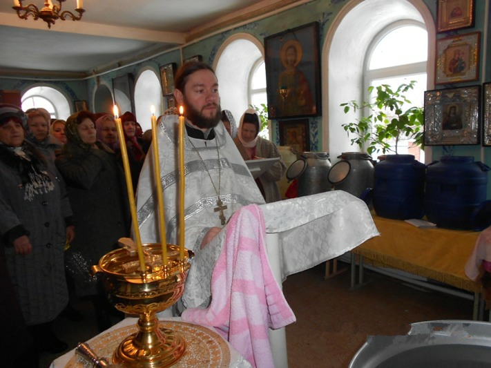 В Крещенский сочельник совершено Великое освящение воды на приходах Подгоренского района