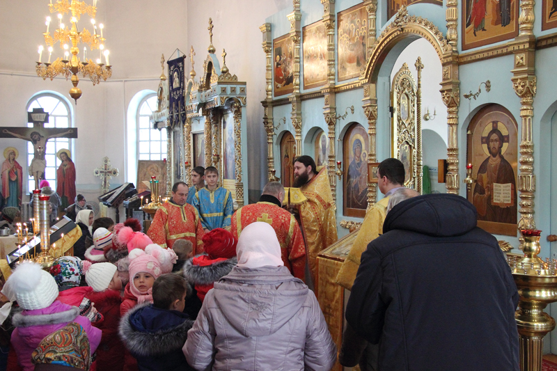 Воскресная служба и заупокойная лития по жертвам ДТП в Казанском храме