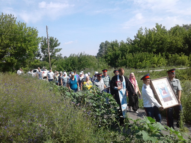 Крестный ход со «Спорительницей хлебов» прошел по селам Богучарского благочиния