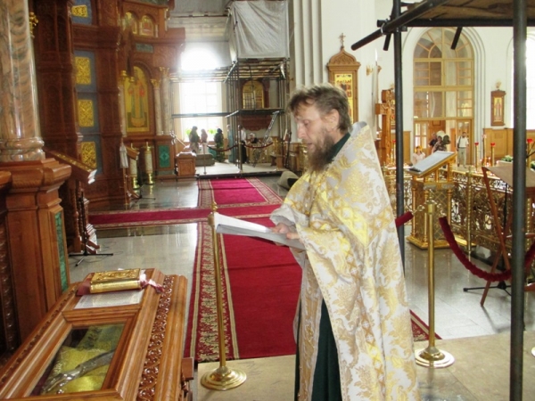 Клирик Россошанской епархии отслужил молебен в Воронежском Благовещенском кафедральном соборе