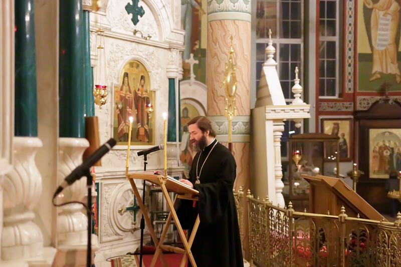 Епископ Россошанский и Острогожский Андрей молился за вечерним богослужением в Ильинском соборе