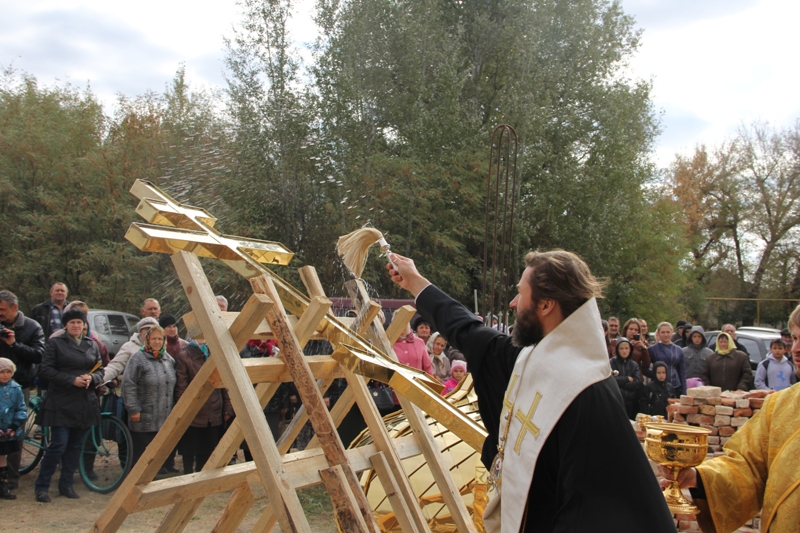 Купол Преображенского храма снова осеняет Крест