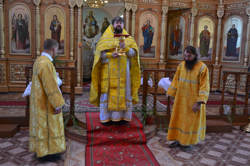 Икона свт. Николая с частицей его честных мощей пребывает в Калачеевском благочинии