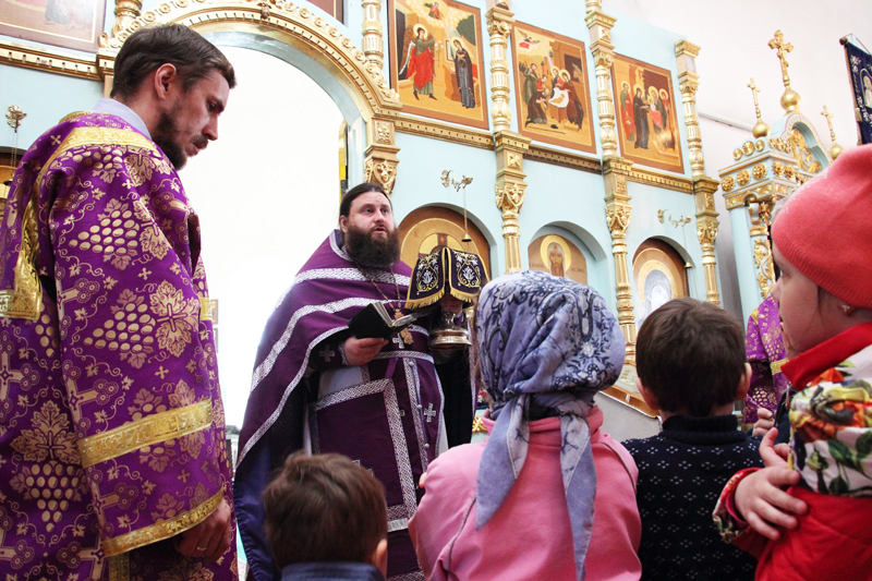 Воскресная служба в Казанском храме Каменки