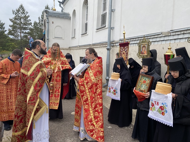 В Костомаровской женской обители было совершено праздничное богослужение