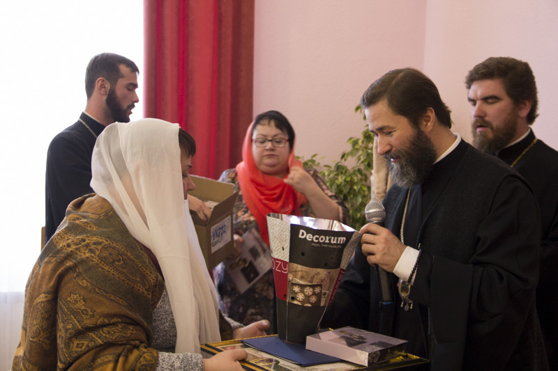 Глава Россошанской епархии встретился с супругами священнослужителей