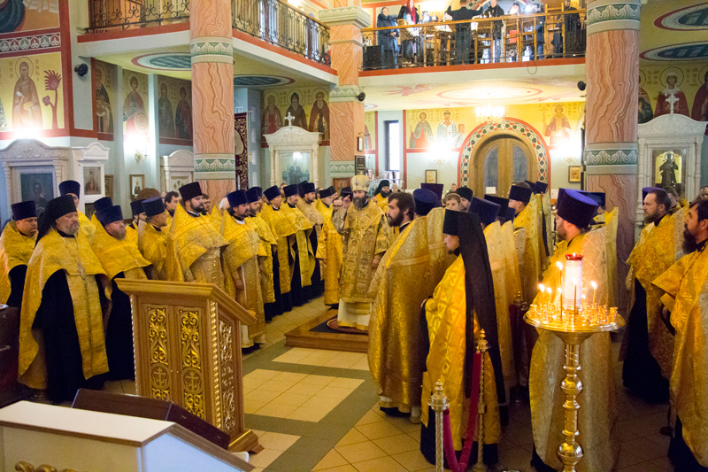 Соборное богослужение в главном храме Россошанской епархии