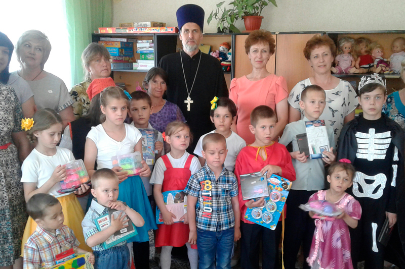 Священник поздравил воспитанников СРЦдН с Днем защиты детей