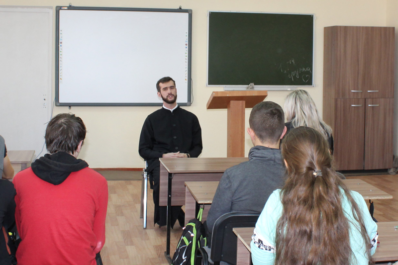 Руководитель Отдела культуры Россошанской епархии встретился со студентами педагогического колледжа