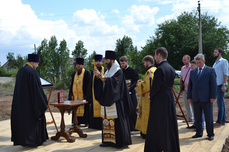 Преосвященнейший епископ Андрей совершил молебен перед началом строительства духовно-просветительского центра в г. Россошь