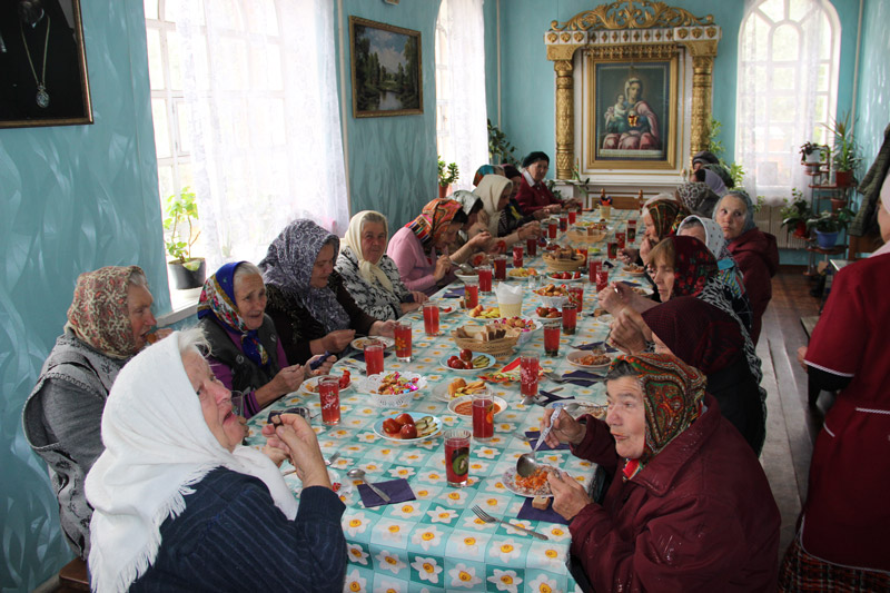 Благотворительный обед в день пожилых людей в Казанском храме