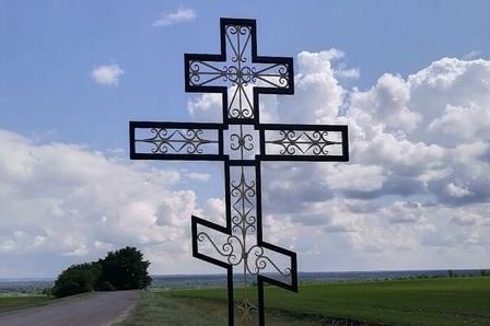 В Осетровке установили поклонный крест