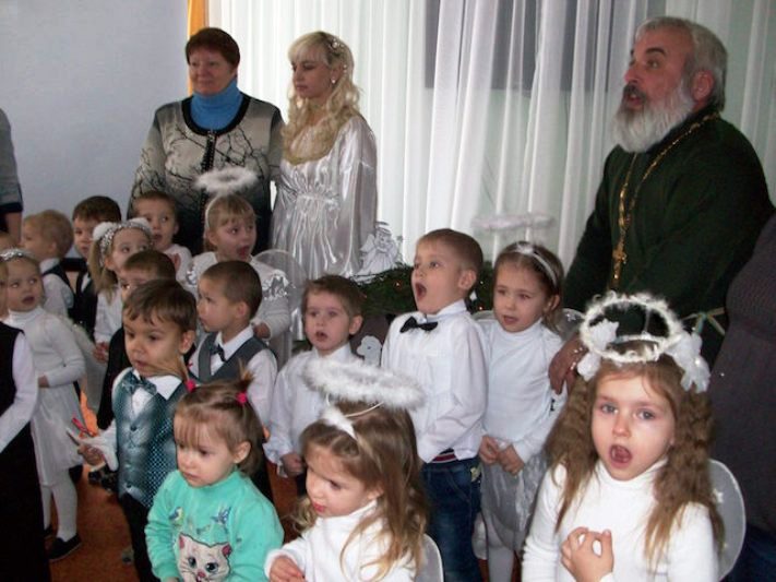 Святочный утренник в детском саду “Солнышко” посетил протоиерей Сергий Сторожев