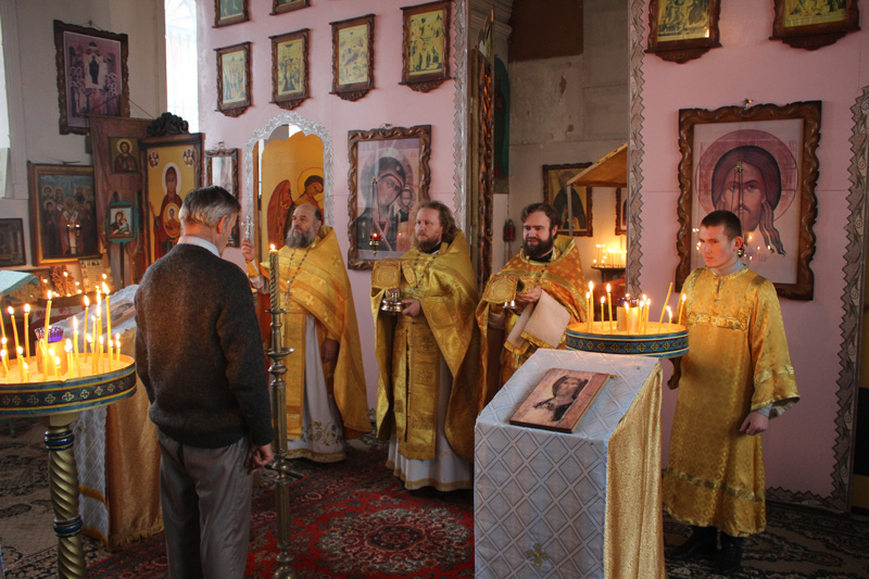 Престольный праздник в Осетровском храме безсеребренников и чудотворцев Косьмы и Домиана