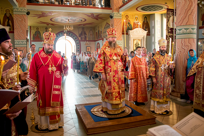 Всенощное бдение в канун престольного праздника кафедрального собора Россошанской епархии