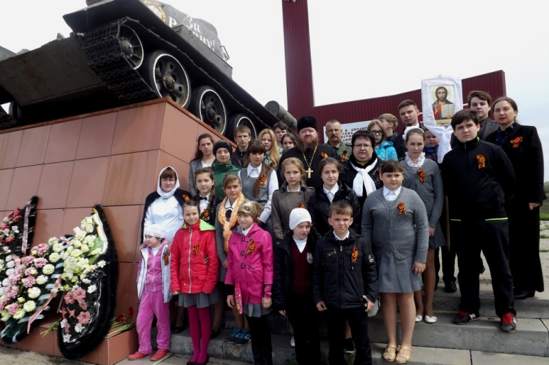 В Верхнем Мамоне прошла православная патриотическая акция «Памяти павших»