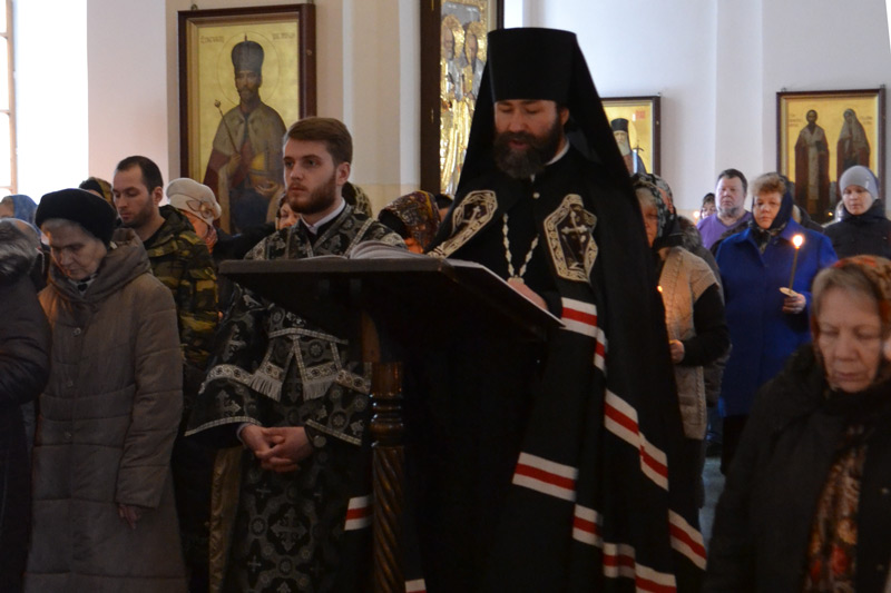Епископ Россошанский и Острогожский Андрей совершил чтение Покаянного канона в Тихоновском храме г. Острогожска
