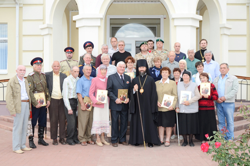 В день памяти благоверного князя Александра Невского Правящий Архиерей встретился с представителями ветеранских организаций
