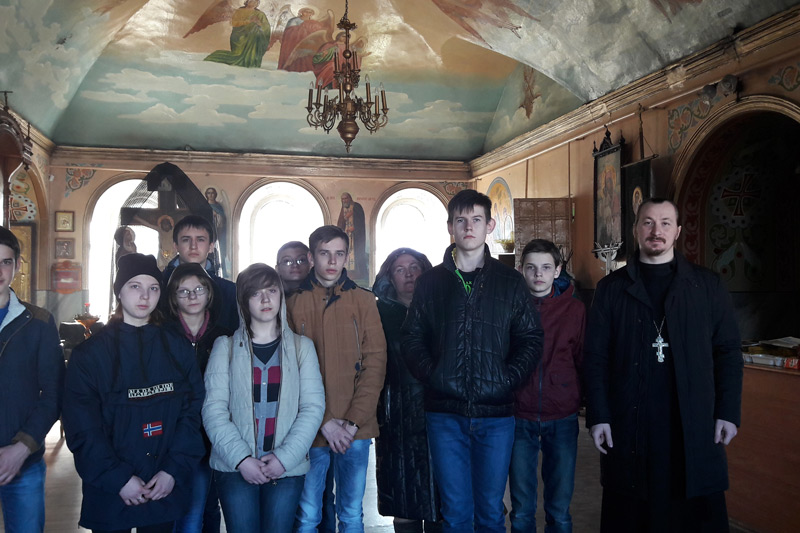 Посещение Покровского храма учащимися школы - интерната для слабовидящих