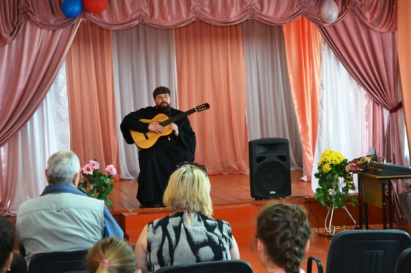 Благотворительный концерт в Калачеевской школе-интернате в рамках празднования Дня защиты детей