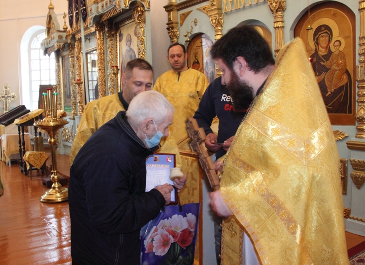 В Казанском храме Каменки поздравили с юбилеем старейшего прихожанина