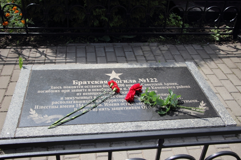 В Каменке на площади Победы прошло возложение цветов