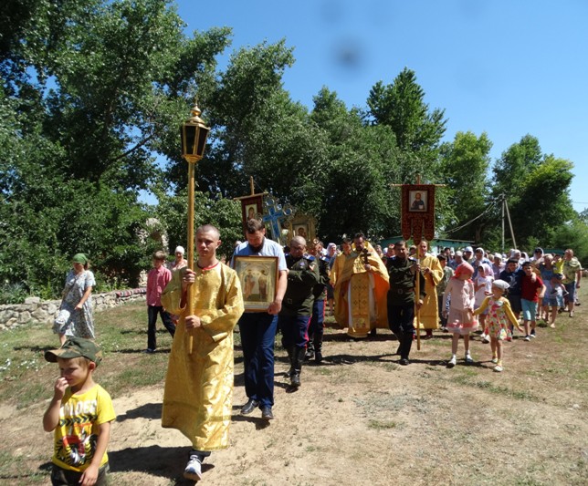 В Петропавловке отметили престольный праздник храма в честь святых апостолов Петра и Павла и День села