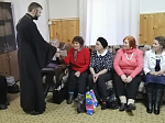 Священник посетил Россошанский комплексный Центр социального обслуживания населения "Надежда"