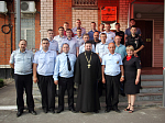 Иерей Сергий Папин поздравил представителей силовых структур Каменки с профессиональным праздником