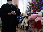 Воспитанники центра "Родничек" получили подарки в рамках акции"Рождественское чудо - детям"